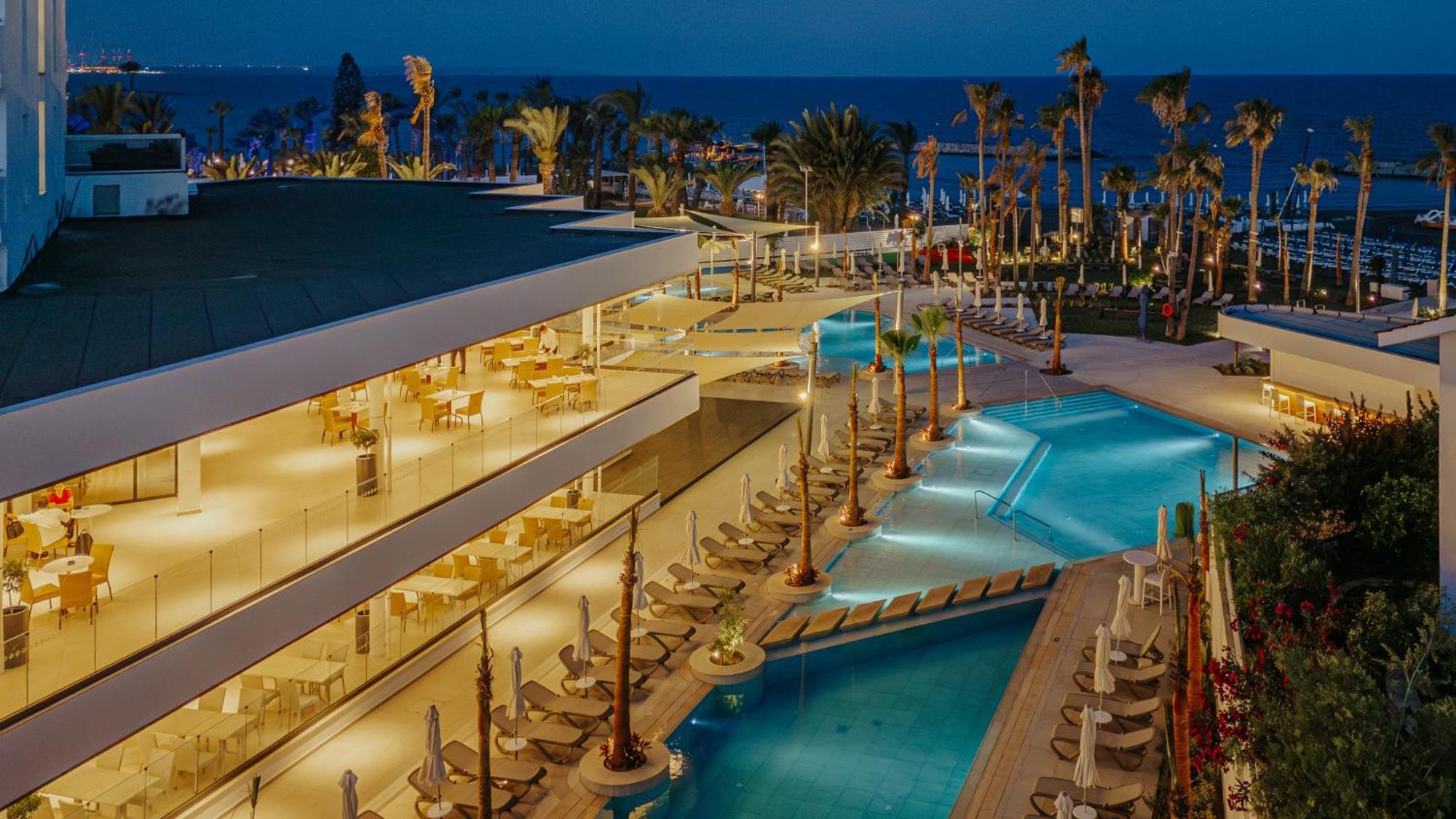 Resort Lordos & 4*